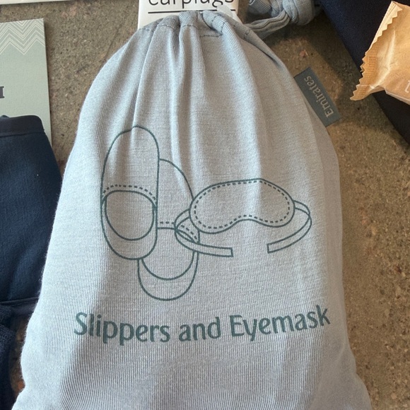 Missoni Navy Cosmetic Bag Lot/ plus Emirates FC amenity - Picture 2 of 6